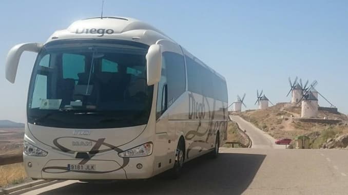 Alquiler de autobuses y autocares con conductor - España y Europa - Autocares Diego - galería home - Autocar de 55 blanco plazas