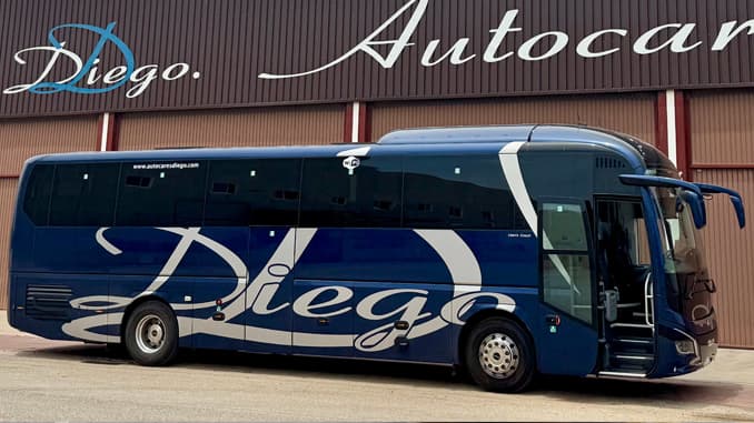 Alquiler de autobuses y autocares con conductor - España y Europa - Autocares Diego - galería home - Autocar de 55 plazas - 2